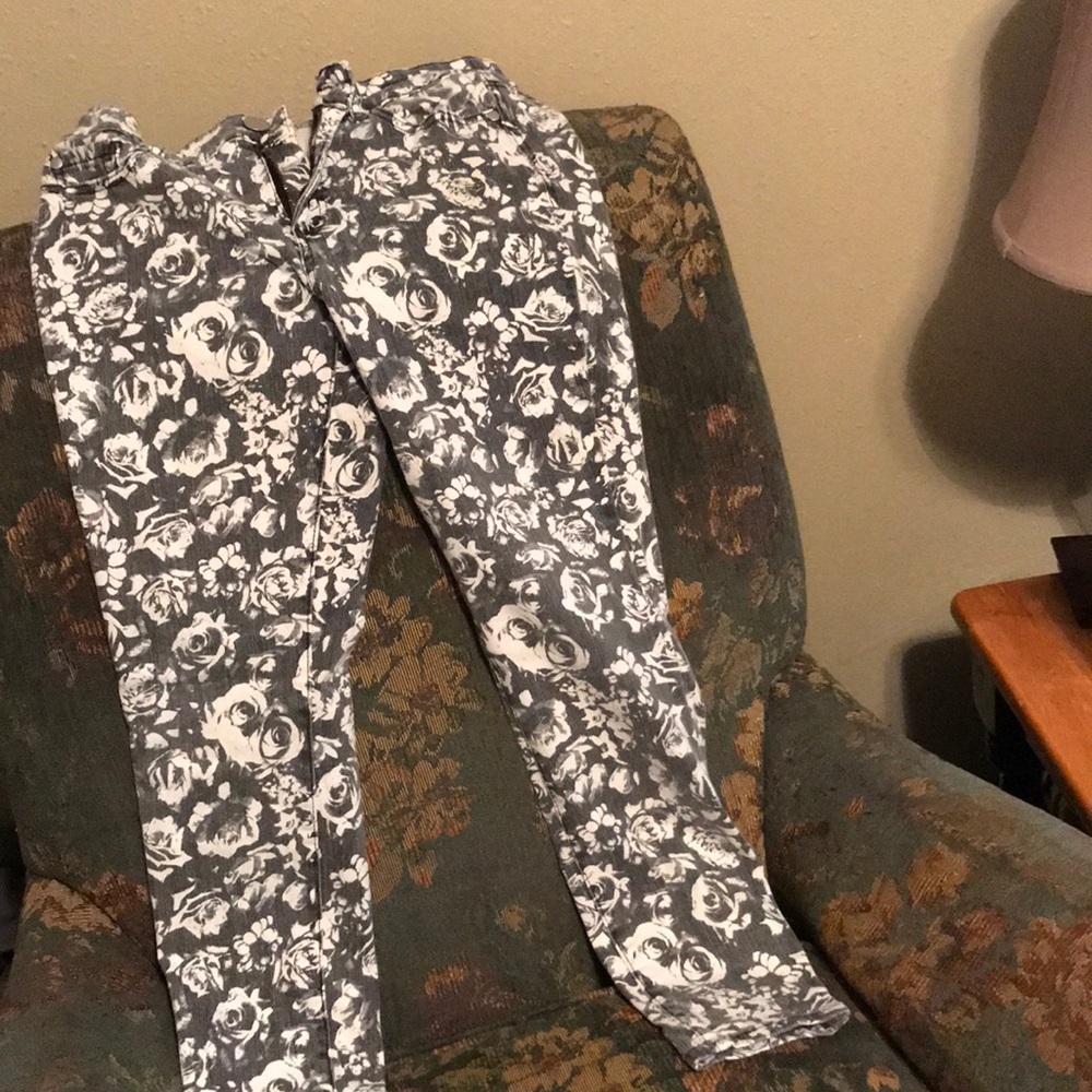 Forever 21 floral jeans like new